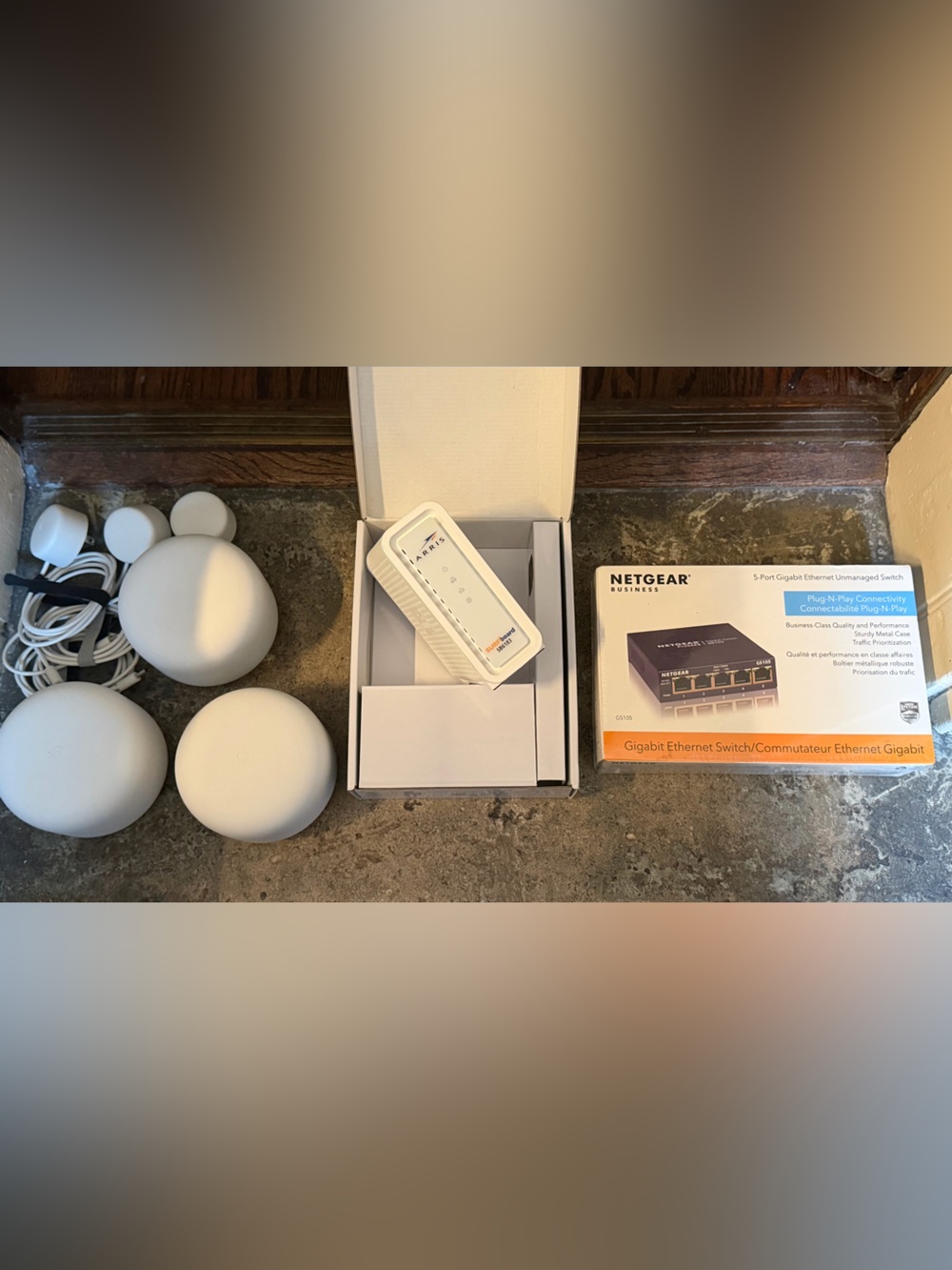 Google Nest Wifi Router 3-Pack - Arris Surfboard SB6183 - Netgear Gigabit Switch